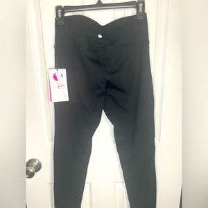 Size Medium Yogalicious pants new with tags.